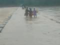 १५ तासानंतर पुराच्या पाण्यातूनच ते घराकडे निघाले - Marathi News | After 15 hours, they came home from entire water | Latest maharashtra News at Lokmat.com