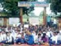 शिक्षकांच्या मागणीसाठी विद्यार्थ्यांचे शाळेसमोर उपोषण - Marathi News | Festivals in front of students 'school for teachers' demand | Latest gadchiroli News at Lokmat.com