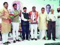 संजय पडोळ यांना राज्यस्तरीय आदर्श शेतकरी पुरस्कार - Marathi News | State Excise Farmers Award for Sanjay Padole | Latest nashik News at Lokmat.com
