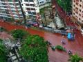 VIDEO: बांगलादेशमध्ये बकरी ईदनिमित्त रस्त्यांवर वाहिला रक्ताचा महापूर - Marathi News | VIDEO: Flood of blood circulated in the streets on the streets of Bakri Eid in Bangladesh | Latest international Photos at Lokmat.com