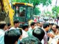 ६० दुकानांचे शेड तोडले - Marathi News | 60 shops' sheds broke | Latest nagpur News at Lokmat.com