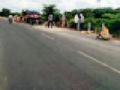 सुरक्षेसाठी चंद्रपूर मार्गावर लोखंडी पोलची उभारणी - Marathi News | Iron polar construction on the Chandrapur road for safety | Latest gadchiroli News at Lokmat.com