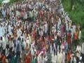 आदिवासी विकास मंत्री विष्णू सावरांच्या घराला हजारो आदिवासी शेतक-यांचा घेराव - Marathi News | Tribal Development Minister Vishnu Savar's house is surrounded by thousands of tribal farmers | Latest thane News at Lokmat.com