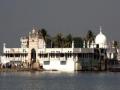 हाजी अली दर्ग्यातील 'महिला प्रवेश' लांबणीवर - Marathi News | Prolonged 'Women's Entry' in Haji Ali Dargah | Latest maharashtra News at Lokmat.com