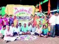 नामपूर येथील देवीभक्तांची पदयात्रा - Marathi News | The footprint of devi devotees at Nampur | Latest nashik News at Lokmat.com