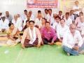सावकारग्रस्त शेतकऱ्यांच्या जमिनी परत देण्याची मागणी - Marathi News | Demand for reinstatement of land for marginal farmers | Latest vardha News at Lokmat.com