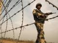 नापाक गोळीबाराला BSF चे चोख प्रत्युत्तर, ७ पाकिस्तानी सैनिक ठार - Marathi News | Border Security Force (BSF) cracks down on violent firing, 7 Pakistani soldiers killed | Latest national News at Lokmat.com