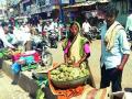 मराठवाड्यातील सीताफळे वाशिमात विक्रीस! - Marathi News | Marathwada sitaphale sales in Washim! | Latest vashim News at Lokmat.com
