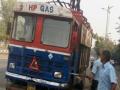 शाॅर्टसर्किटमुळे एच.पी.गॅसच्या ट्रकने घेतला पेट - Marathi News | The HP Gas truck took the stomach due to shortscrew | Latest maharashtra News at Lokmat.com