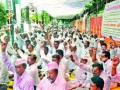 पीककर्जासाठी शेतकऱ्यांचे उपोषण - Marathi News | Farmers' fasting for peak crops | Latest nashik News at Lokmat.com