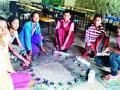 हिसवाळ शाळेतील विद्यार्थ्यांचा स्वनिर्मित मातीचे दिवे वापरण्याचा संकल्प - Marathi News | Resolutions of students of Hissawal School to use self-made soil lights | Latest nashik News at Lokmat.com
