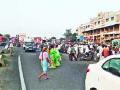 आठवडे बाजारतळ धोकेदायक - Marathi News | Weekly market risky | Latest nashik News at Lokmat.com