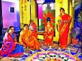 हाति सोनियाची आरती, लखलखती माणिकज्योती...! - Marathi News | Hati Sonia's Aarti, Lakhkhhati Manikjyoti ...! | Latest nashik News at Lokmat.com