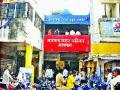 मनमाडला वाहतुकीची समस्या कायम - Marathi News | Manmad has a problem of transport | Latest nashik News at Lokmat.com