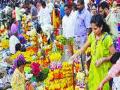 झेंडूचा बाजार फुलला...दर कोमेजला! - Marathi News | The marigold market blossomed ... every night! | Latest maharashtra News at Lokmat.com