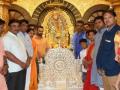 शिर्डी : भाविकाने साईंना केले चांदीचे सिंहासन अर्पण - Marathi News | Shirdi: The devotee offered a silver throne to the sai | Latest maharashtra News at Lokmat.com