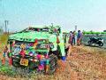 टेम्पो दुभाजकावर आदळून एक ठार - Marathi News | Tempo collapsed on a divider and killed one | Latest nashik News at Lokmat.com