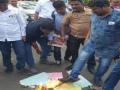 ‘बॉम्बे हाऊस’ पत्रकार मारहाणप्रकरणी ठाण्यात निदर्शने - Marathi News | Opposition parties in Thane in 'Bombay House' press conference | Latest thane News at Lokmat.com