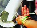 दूधवालाही म्हणतो आज पैसे नको.. - Marathi News | Milkwala also says no money today .. | Latest nashik News at Lokmat.com