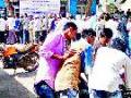 बॅँकांमध्ये दुसऱ्या दिवशीही रांगा - Marathi News | Range in banks next day | Latest nashik News at Lokmat.com