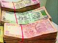नोटा बदलण्यासाठी ग्राहकांची तोबा गर्दी - Marathi News | Customers' seizure crowd to change currency | Latest nashik News at Lokmat.com