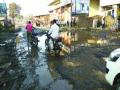 मलंग रोड गेला खड्ड्यांत - Marathi News | Mallang road went to Khaddi | Latest thane News at Lokmat.com