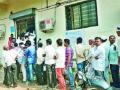 नागरिकांची नव्या नोटांसाठी धावाधाव - Marathi News | Citizens scam for new notes | Latest nashik News at Lokmat.com