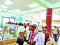 जिल्ह्यातील बॅँकांमध्ये गर्दी कायम - Marathi News | The banks in the district continued to crowd | Latest nashik News at Lokmat.com