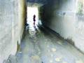 रेल्वे भुयारी मार्गाच्या रस्त्याची दुरवस्था - Marathi News | Road subway of railway underground road | Latest thane News at Lokmat.com