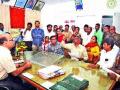 लोहिया पतसंस्थाचालकांचा नोटांसाठी ‘ठिय्या’ - Marathi News | 'Thiyaa' for Lohia Delegation notes | Latest nashik News at Lokmat.com