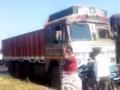 VIDEO : अपघातामुळे मुंबई-आग्रा महामार्ग झाला होता ठप्प - Marathi News | VIDEO: The Mumbai-Agra highway was blocked due to the accident-1 | Latest nashik Videos at Lokmat.com