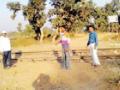 रेल्वे प्रशासनाने केला ग्रामस्थांचा रस्ता उद्ध्वस्त - Marathi News | Railway administration spoiled the road of villagers | Latest bhandara News at Lokmat.com