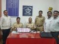 लोहमार्ग पोलिसांनी पकडली २५ लाखांची रोकड - Marathi News | Police looted Rs 25 lakh in cash | Latest maharashtra News at Lokmat.com