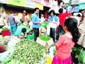 पांडवनगरी रस्त्यावर भाजीविक्रेत्यांनी मांडले ठाण - Marathi News | Thousands of villagers set up on the Pandavangan street | Latest nashik News at Lokmat.com