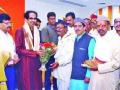 नाशिकचे पुरोहित ठाकरे यांच्या भेटीला! - Marathi News | Thackeray's visit to Nashik | Latest nashik News at Lokmat.com