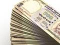 बँकांमध्ये भरल्या तीन लाखांच्या बनावट नोटा - Marathi News | Three hundred fake fake notes in banks | Latest maharashtra News at Lokmat.com