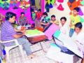 येवल्यात पतंगोत्सवाची तयारी - Marathi News | Preparation of kite flying in Yeola | Latest nashik News at Lokmat.com