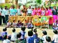 सटाण्यात विद्यार्थ्यांना पोलिसांकडून मार्गदर्शन - Marathi News | Police guides students to the center | Latest nashik News at Lokmat.com