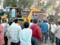 दुकानदारांनी स्वत:च काढले अतिक्रमण - Marathi News | The shopkeepers themselves encroached | Latest vardha News at Lokmat.com