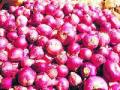 लाल कांद्याच्या आवकेत वाढ - Marathi News | Enlargement of red onion | Latest nashik News at Lokmat.com