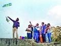 उंच झेपावणाऱ्या पतंगांना नाशिककरांनी दिला ढिल - Marathi News | Nasikkar gave up the high flying moths | Latest nashik News at Lokmat.com