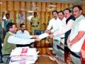 पाटील, देसले यांचे अर्ज दाखल - Marathi News | Patil and Desle filed their nomination papers | Latest nashik News at Lokmat.com