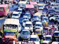 अवजड वाहन थांब्यामुळे वाहतुकीस सतत अडथळा - Marathi News | Constant obstruction to traffic due to heavy vehicle stops | Latest nashik News at Lokmat.com