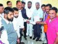 लासलगाव रेल्वेस्थानकाला महाप्रबंधकांची भेट - Marathi News | General Manager's visit to Lasalgaon Railway Station | Latest nashik News at Lokmat.com