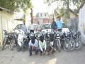 चार कार, १५ दुचाकींसह चौघांना अटक - Marathi News | Four cars, 15 bikes and four others arrested | Latest vardha News at Lokmat.com