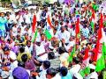 आंदोलकांना हटविण्यासाठी बळाचा वापर - Marathi News | Use of force to remove protesters | Latest nashik News at Lokmat.com