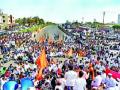 मराठा आंदोलनाने हायवे जाम - Marathi News | Highway Jam, Maratha Movement | Latest nashik News at Lokmat.com