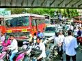 द्वारका चौकात चक्का जाम आंदोलन - Marathi News | Chakka jam movement at Dwarka square | Latest nashik News at Lokmat.com