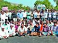 जिल्ह्यात ठिकठिकाणी चक्का जाम - Marathi News | Chakka Jam is situated in the district | Latest nashik News at Lokmat.com
