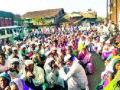 माकप कार्यकर्त्यांचा तहसील कार्यालयाला घेराव - Marathi News | Co-ordination of CPI (M) workers' Tehsil office | Latest nashik News at Lokmat.com